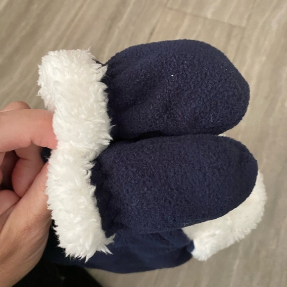 New Children's Place Baby Boy 0-6 Month Fur Navy Blue Trapper Hat & Mittens Set - Picture 6 of 6